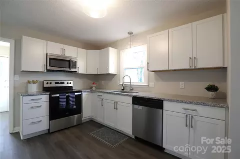 Kitchen - 14027 Hackamore Dr, Matthews, NC 28105 photo 1 of 2