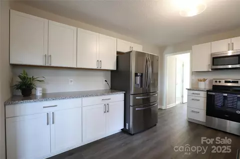 Kitchen - 14027 Hackamore Dr, Matthews, NC 28105 photo 2 of 2