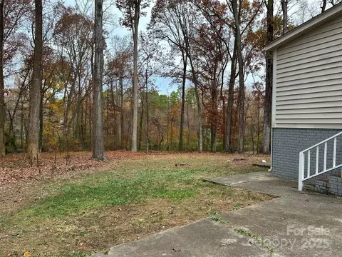 Exterior - 14027 Hackamore Dr, Matthews, NC 28105 photo 2 of 5