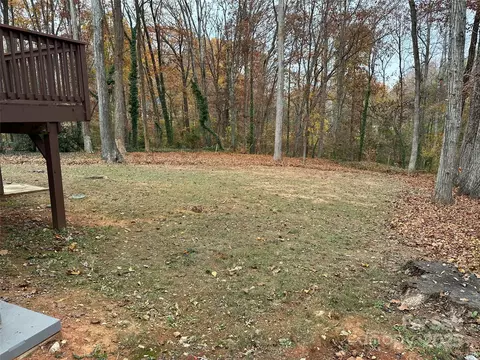 Exterior - 14027 Hackamore Dr, Matthews, NC 28105 photo 3 of 5
