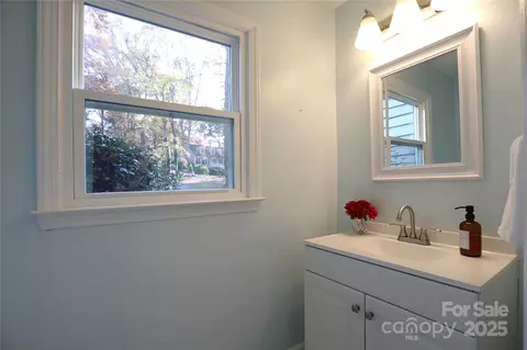 Bath - 14027 Hackamore Dr, Matthews, NC 28105 photo 1 of 3
