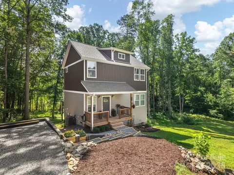 111 Mears Ridge Dr, Asheville, NC 28806