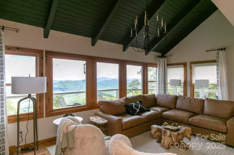 221 Ivy Ridge Rd, Burnsville, NC 28714