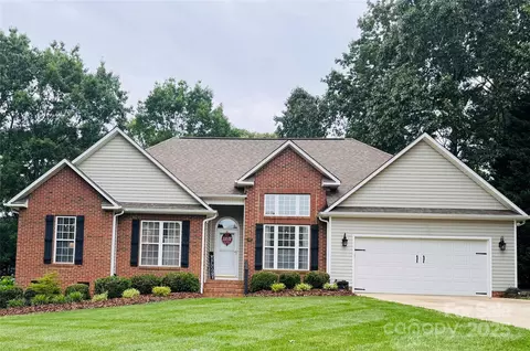 104 Laura Ct, Cherryville, NC 28021