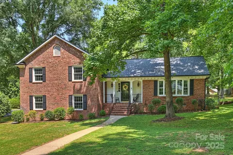 2301 Seth Thomas Rd, Charlotte, NC 28210