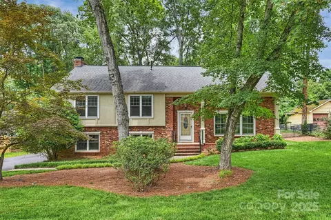 7050 Knightswood Dr, Charlotte, NC 28226