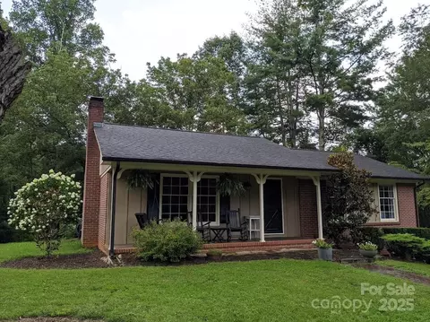 321 Donnybrook Dr, Asheville, NC 28806