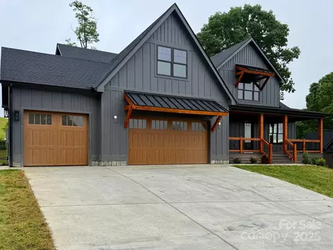 326 Mavrick Dr, Mills River, NC 28759
