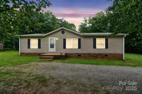 1245 Forest Ridge Rd, Bessemer City, NC 28016