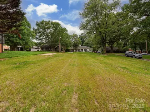 4045 Rutherford Dr, Charlotte, NC 28210