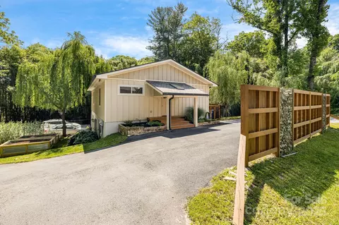 506 Hiawassee Ave, Black Mountain, NC 28711