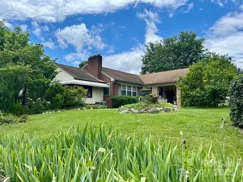 801 Beverly Ne Cir NE, Lenoir, NC 28645