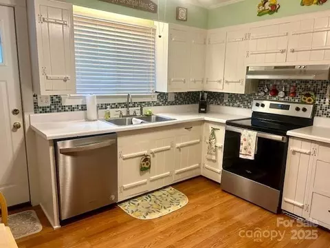 Kitchen - 1014 Wright Sw Unit Apt 4 St SW UNIT 4, Lenoir, NC 28645 photo 1 of 3