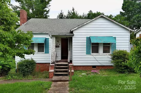 61 Perry St, Marion, NC 28752 photo 2