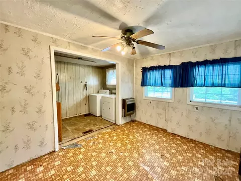 61 Perry St, Marion, NC 28752 photo 31