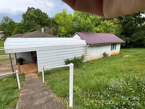 61 Perry St, Marion, NC 28752 photo 13
