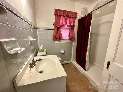 61 Perry St, Marion, NC 28752 photo 27