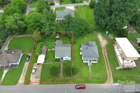 61 Perry St, Marion, NC 28752 photo 4