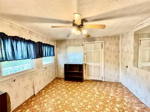 61 Perry St, Marion, NC 28752 photo 30