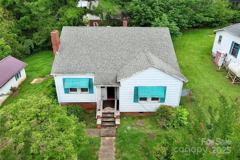 61 Perry St, Marion, NC 28752 photo 9