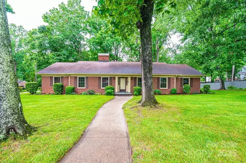 1304 5th Street Nw Cir NW, Hickory, NC 28601