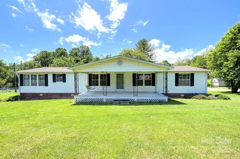 23 Emerald Ln, Hendersonville, NC 28792