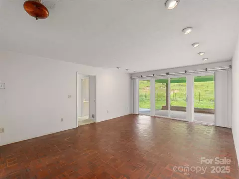 202 Terrell Rd, Clyde, NC 28721 photo 5