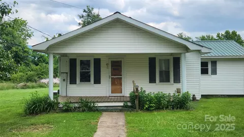 85 Oshea Ln, Waynesville, NC 28786