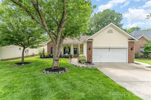 5829 Andrew Ward Ave, Charlotte, NC 28216