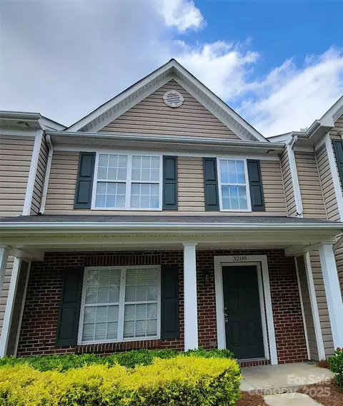 3208 Barons Court Rd, Charlotte, NC 28213