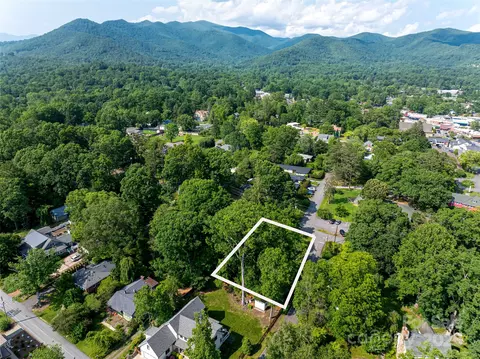 110 Border St, Black Mountain, NC 28711