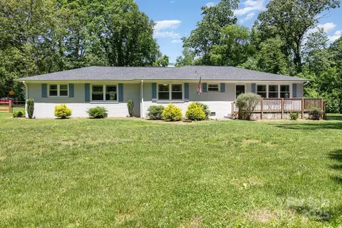 1632 Charles Raper Jonas Hwy, Mount Holly, NC 28120