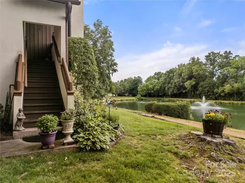 7329 Winery Ln, Charlotte, NC 28227
