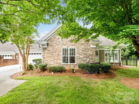10875 Casetta Dr, Matthews, NC 28105