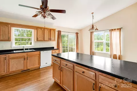 18 Sunberry Dr, Alexander, NC 28701 photo 5