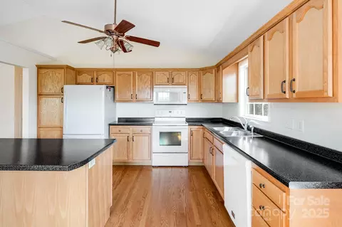 18 Sunberry Dr, Alexander, NC 28701 photo 3