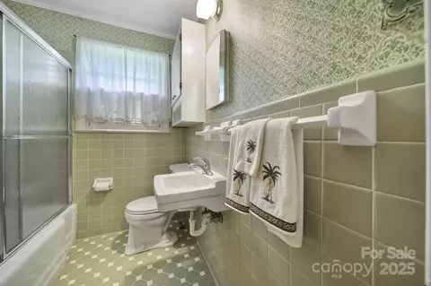 Bath - 2084 Old Evans Cir, Lancaster, SC 29720 photo 1 of 1