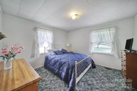 Bedroom - 2084 Old Evans Cir, Lancaster, SC 29720 photo 3 of 4