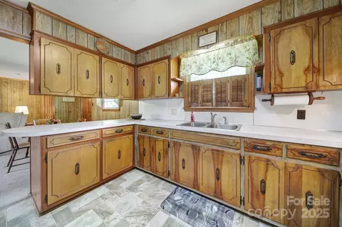 Kitchen - 2084 Old Evans Cir, Lancaster, SC 29720 photo 2 of 2
