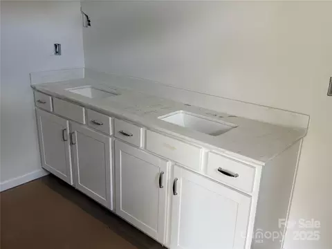 Bath - 523 Hullview Vis, Monroe, NC 28110 photo 1 of 2