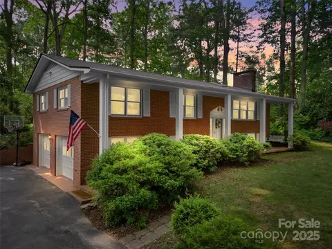 251 Sherwood Ln, Hendersonville, NC 28791