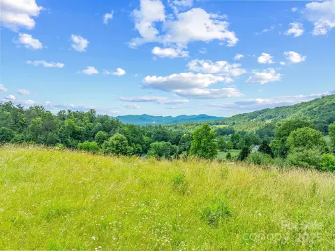 82 Seven Glens Dr, Weaverville, NC 28787