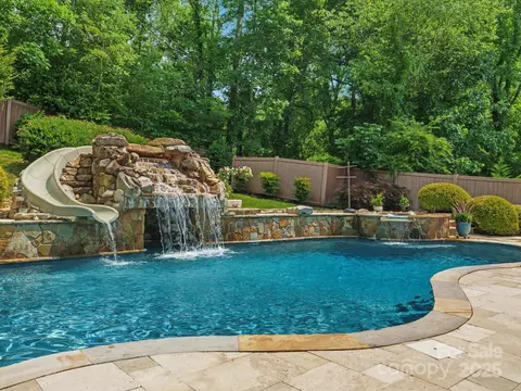 315 Mountainview Dr, Charlotte, NC 28270