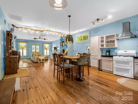 2622 Greenville Hwy, Flat Rock, NC 28731