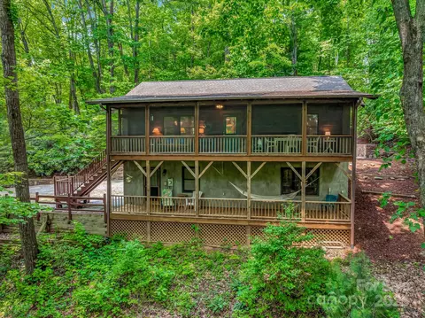 1501 Tanglewood Ln, Saluda, NC 28773