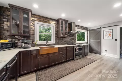 347 Park Knoll Dr, Horse Shoe, NC 28742