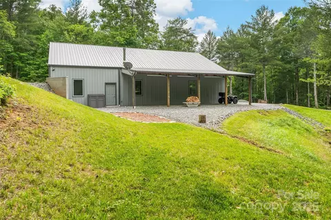 4090 Pea Ridge Rd, Morganton, NC 28655