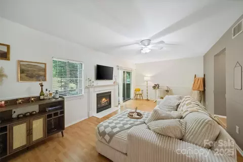 3737 Winding Creek Ln, Charlotte, NC 28226