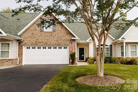 47 Victoria Park Dr, Hendersonville, NC 28792