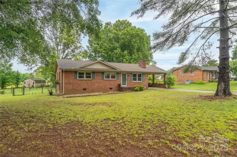 166 Stephanie Dr, Lexington, NC 27295